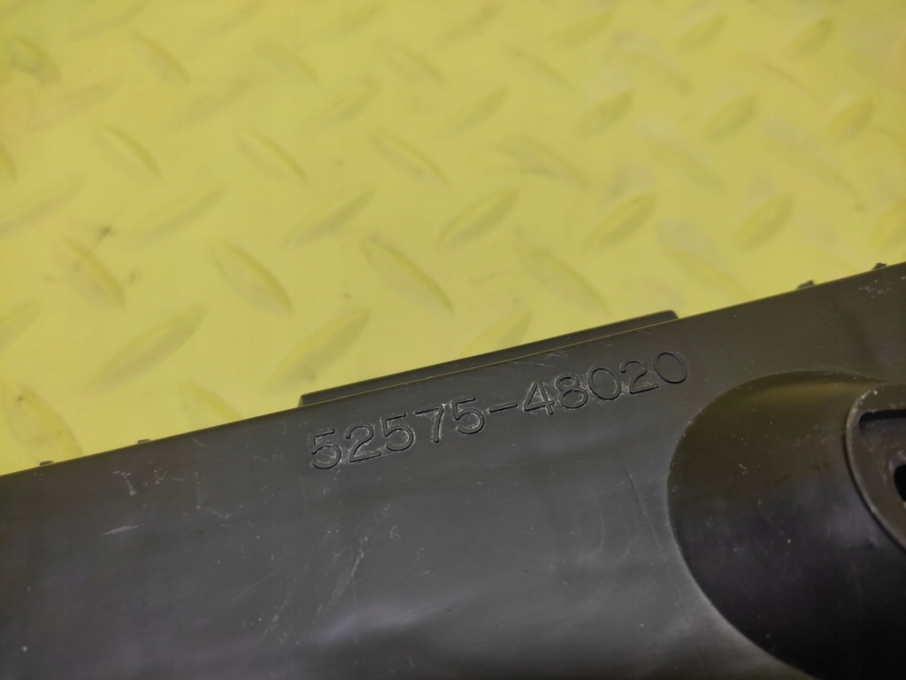 Lexus rx300 напрямна бампера правий задня 5257548020 в Україні