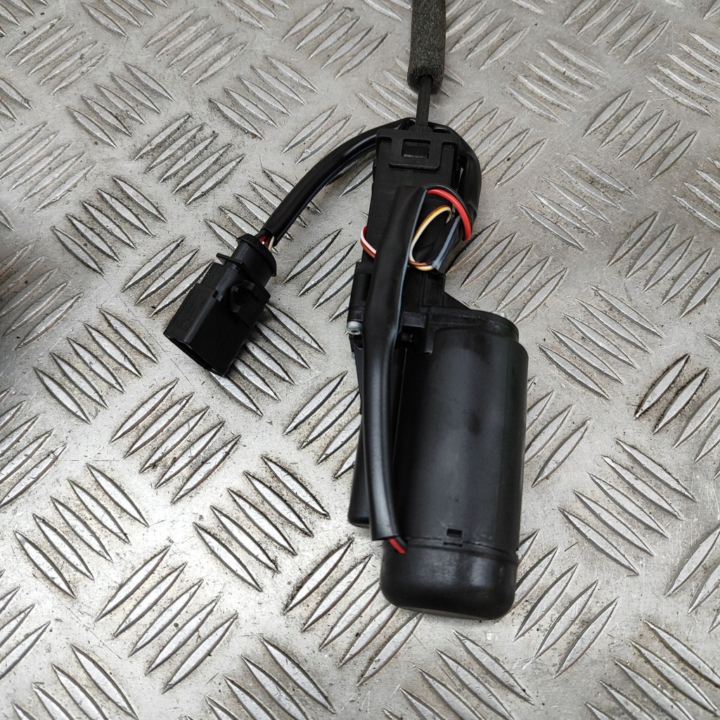 фото №7, Audi a8 s8 d3 4e 2006 замок кришки задній / багажника