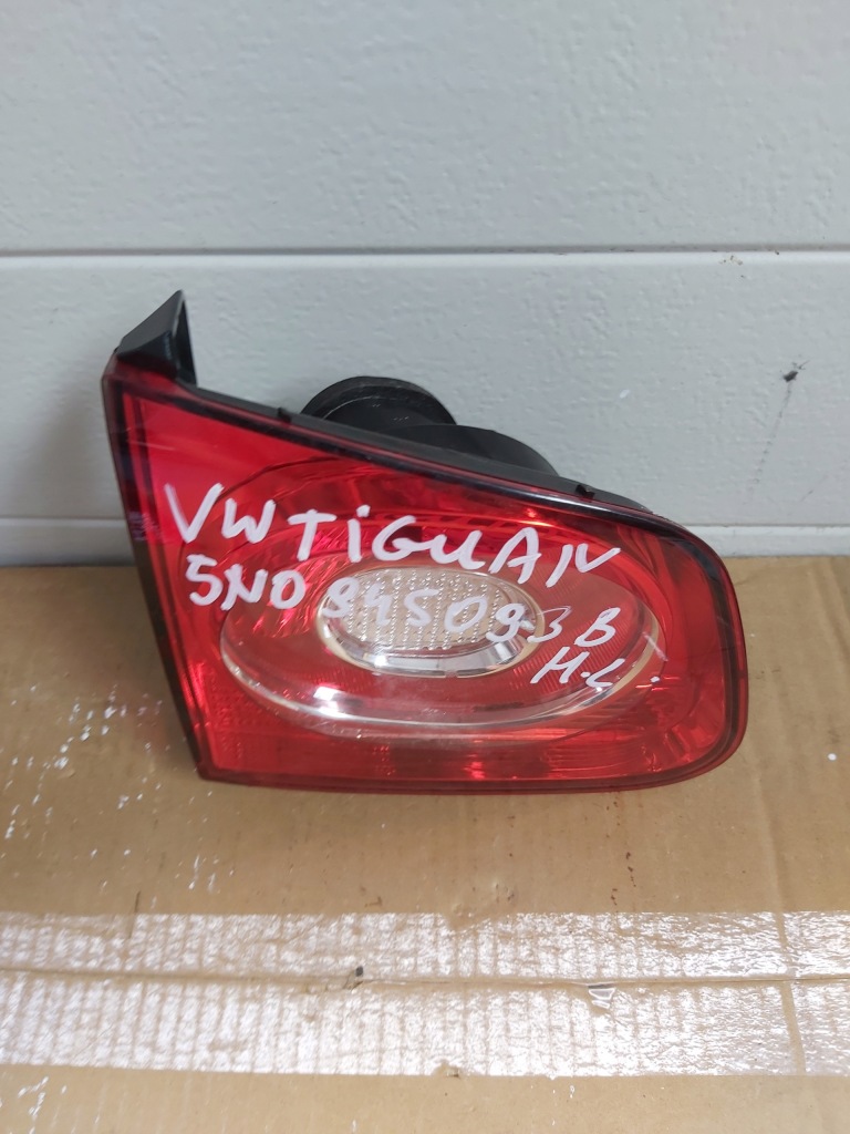 фото №1, Vw tiguan 5n0945093b лампа левый задняя w крышка