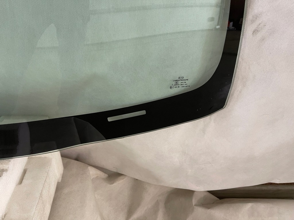 Toyota corolla e15 po 2008 стекло передняя новая Доставка