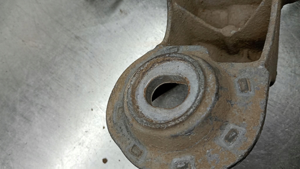 Кронштейн двигателя 4b0199351a vw passat b5 audi a4 b5 с Разборки