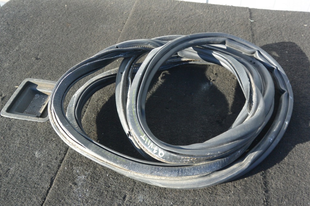 фото №1, Прокладка крышки багажника audi q7 4l