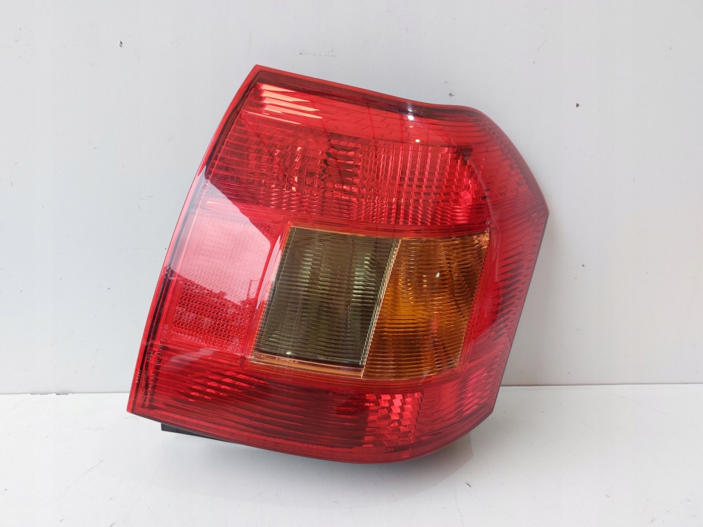 Купить Toyota corolla e12 лампа правая задний  оригинал
