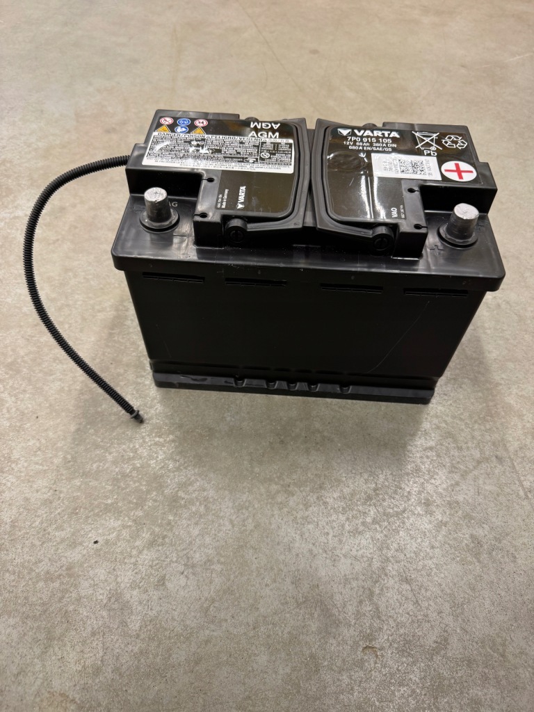 Акумулятор audi vw agm 7p0915105 12v 68ah 380a оригінал Зі Шроту