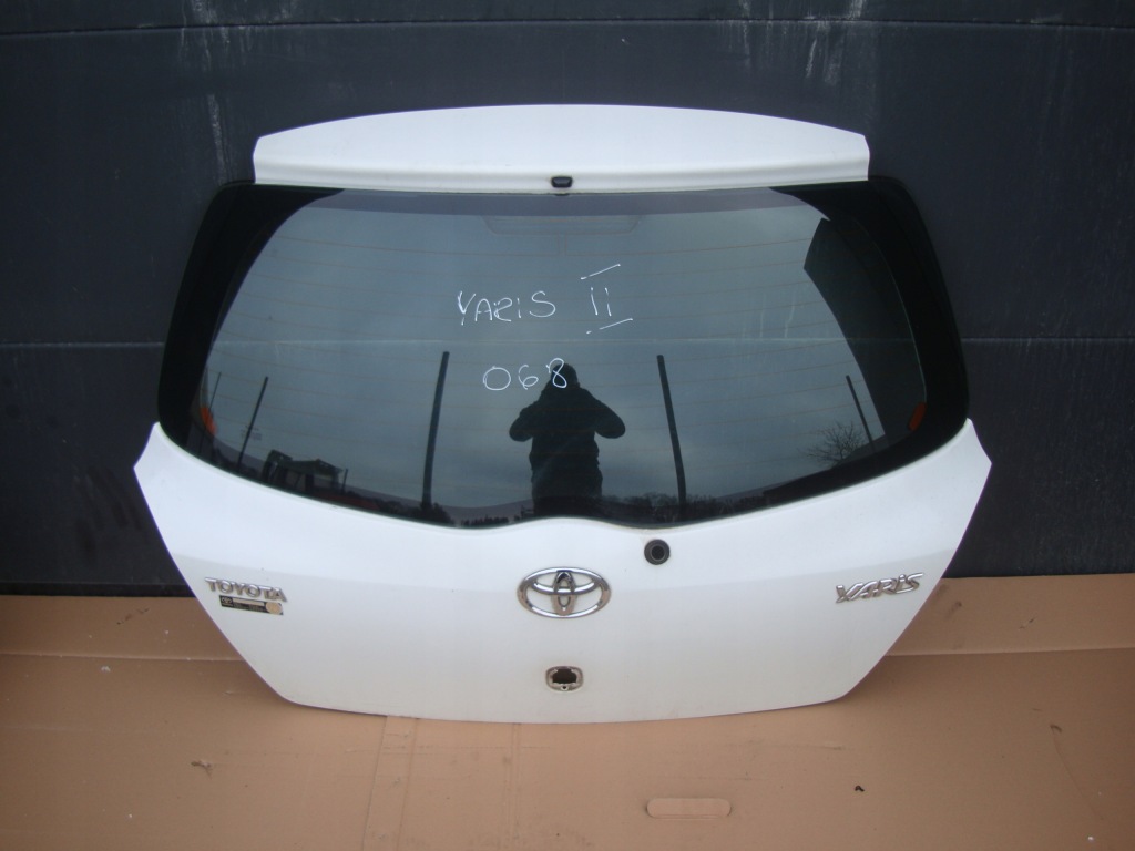 Купити Toyota yaris 2 06-12 кришка багажника задня лак 068