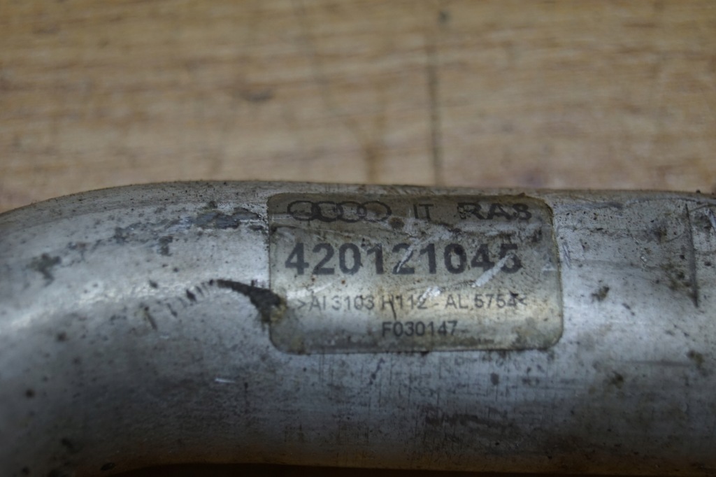 фото №2, Труба wąż wody audi r8 4.2 fsi 420121045