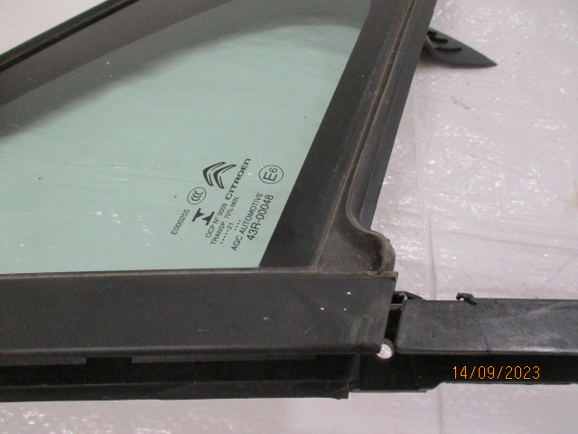 фото №4, Citroen c3 iii стекло правая передняя 2021 треугольник