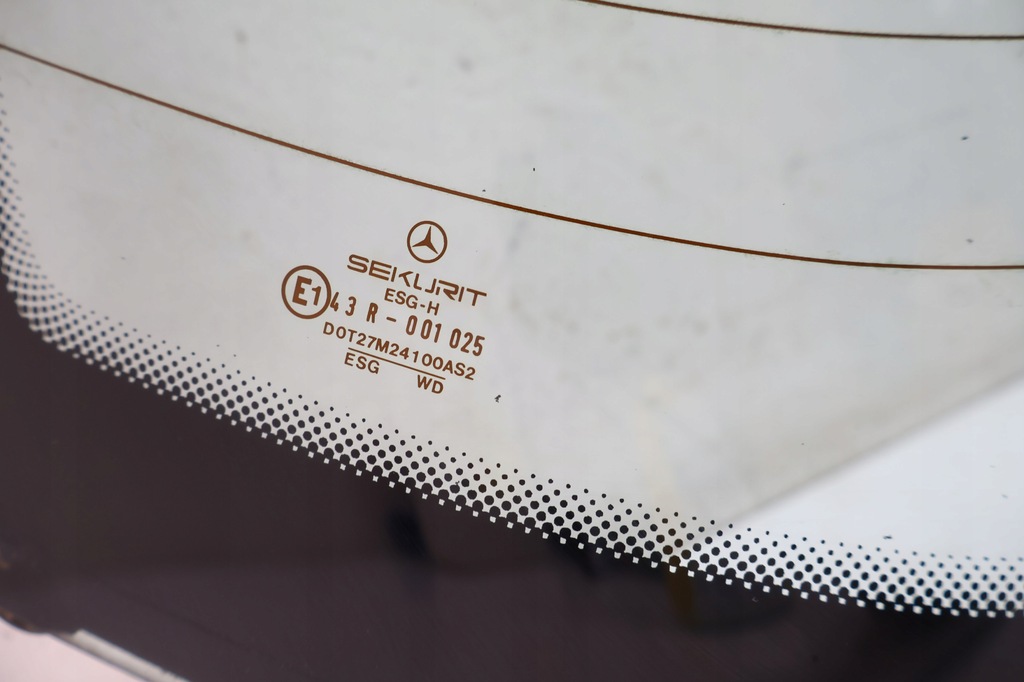 фото №5, Mercedes-benz w124 sedan стекло задняя