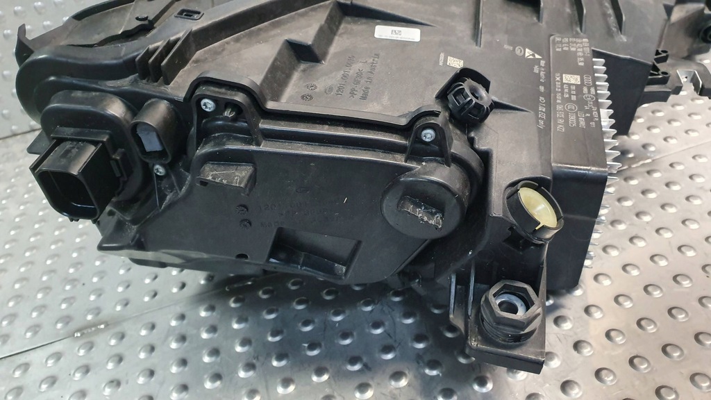 фото №14, Лампа перед ліва full led matrix audi e-tron gt 4j3 4j3941035 21-