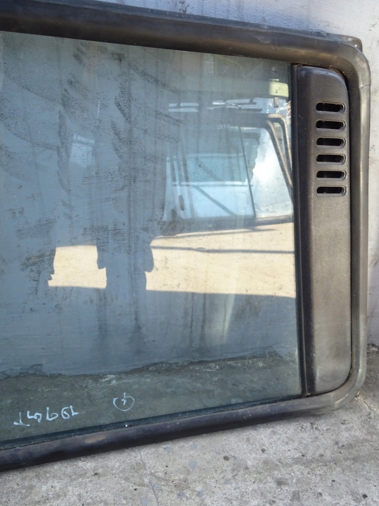 фото №9, Isuzu trooper скло кузовна правий задня 3d 84-91