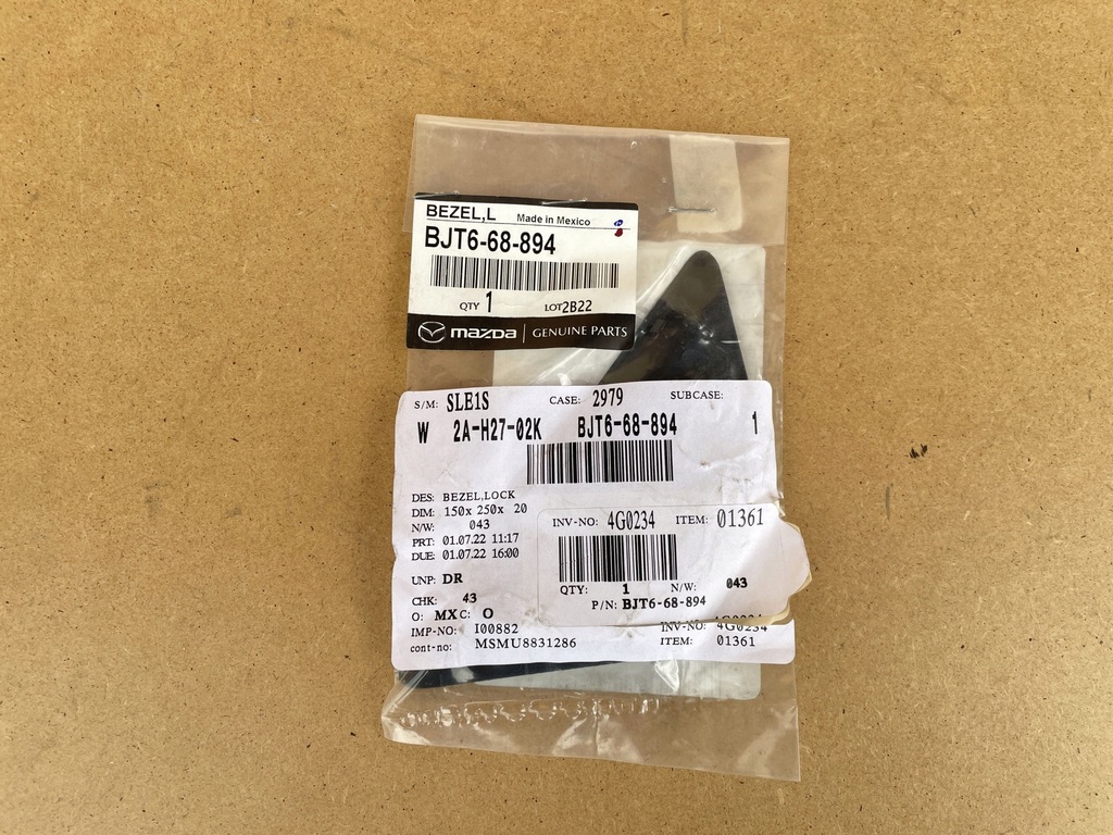 фото №1, Заглушка засов крышки задняя mazda 3