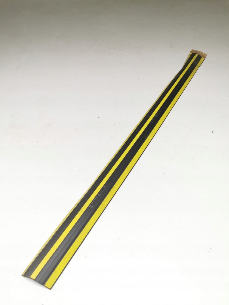 фото №10, Молдинг хромована, середня бампера задня opel omega a оригінальний номер 1409232 90319581