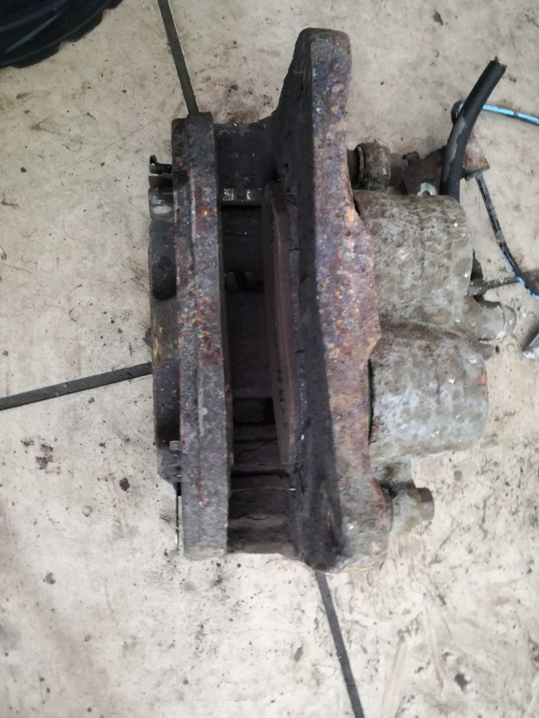 фото №5, Subaru xv impreza iii суппорт тормозной правый перед