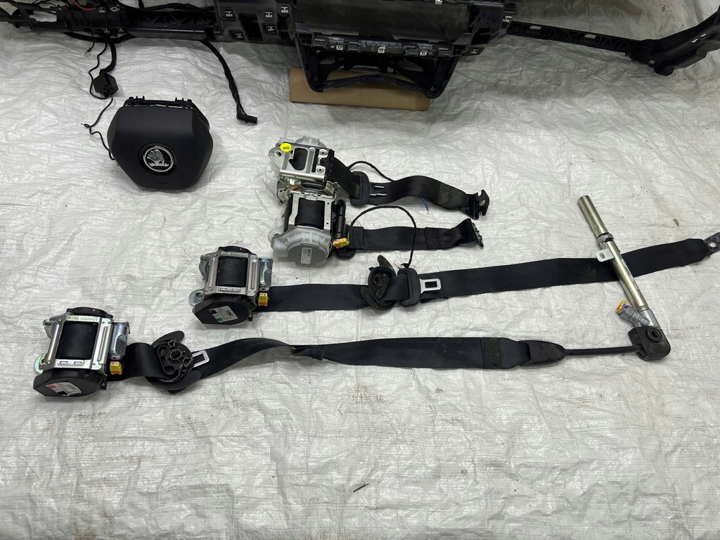 фото №8, Skoda fabia iv приборная панель подушки безопасности ремни 2021- оригинал