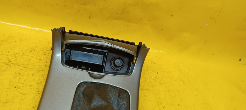 Рамка чохол передач сіра mazda 6 gj6a 01-07r в Україні