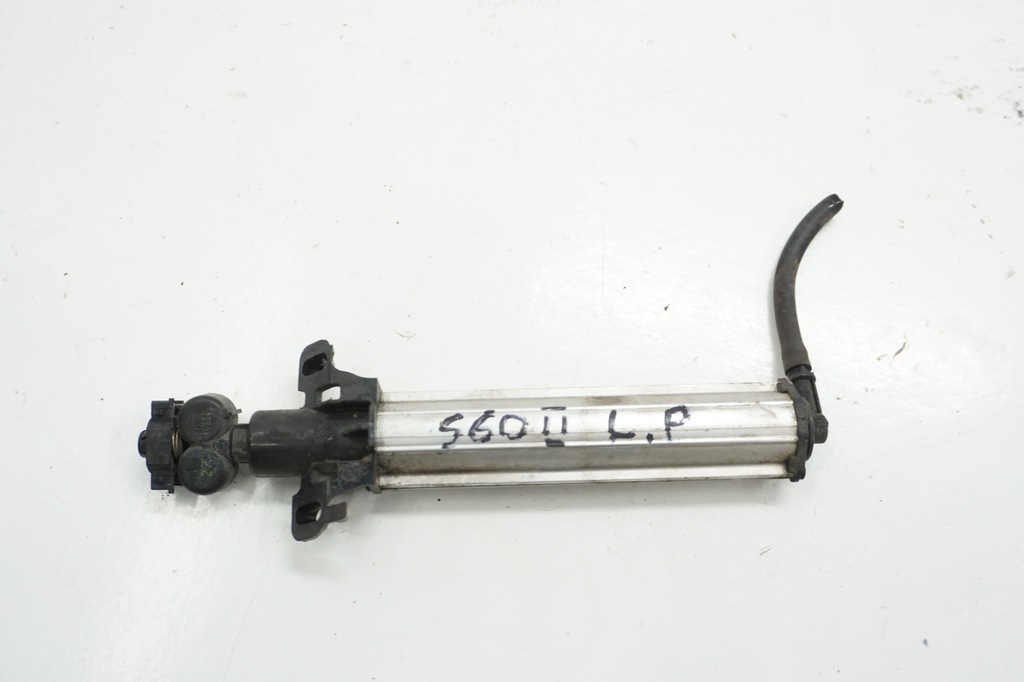 фото №1, Volvo s60 ii омыватель лампы левый перед