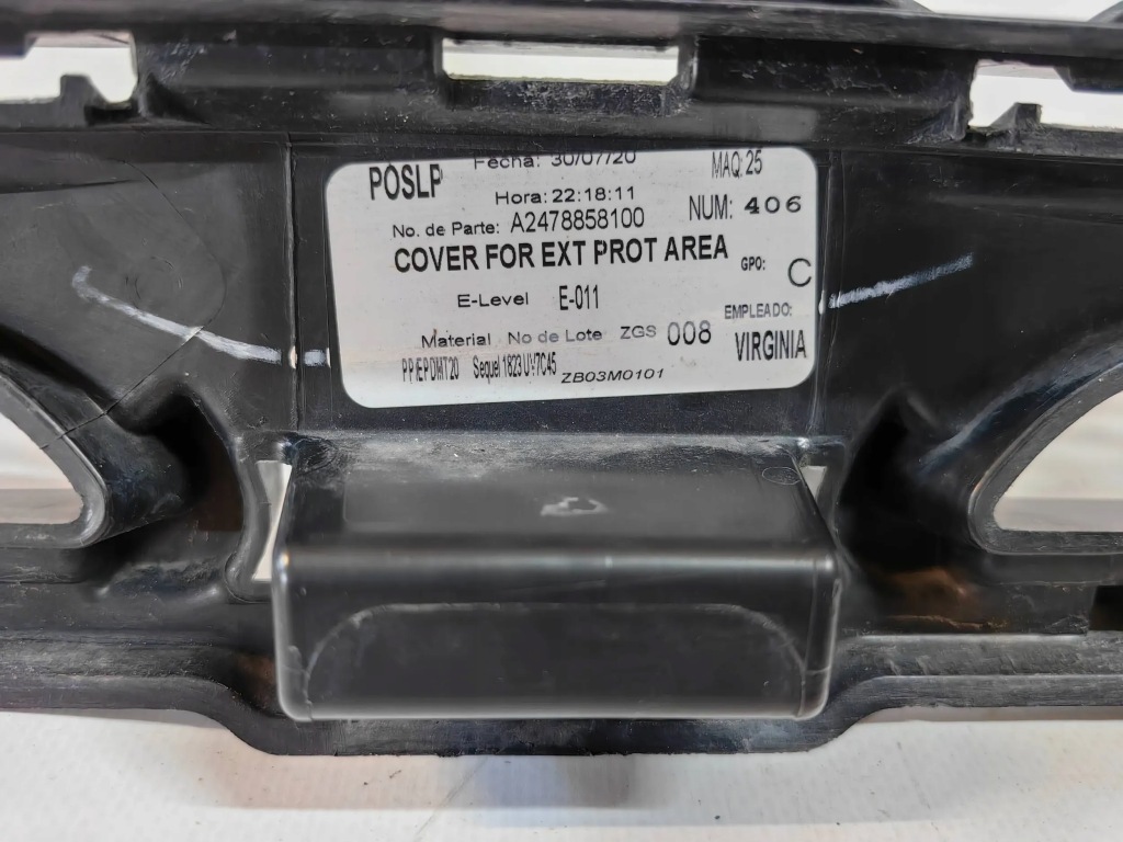 Mercedes glb w247 - решётка спойлер бампера перед Оригинал