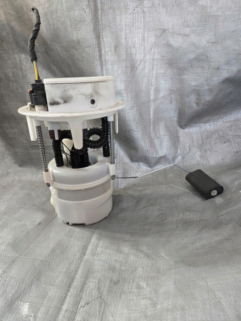 фото №1, Насос топлива citroen c4 iii 1.2 thp 9833740680