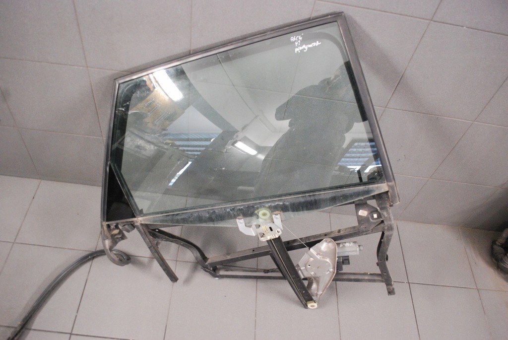 фото №1, Рамка направляющая стекло правый задняя audi a6 c5 kombi