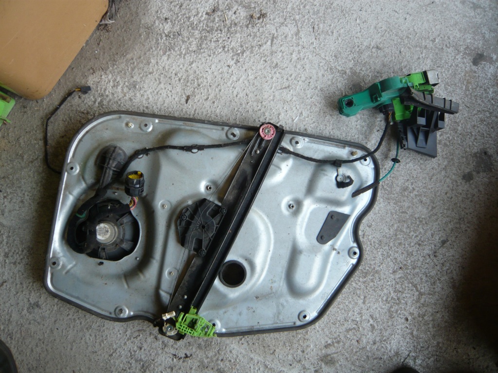 фото №1, Подъемник стекло левый 00505106790 alfa romeo giulietta