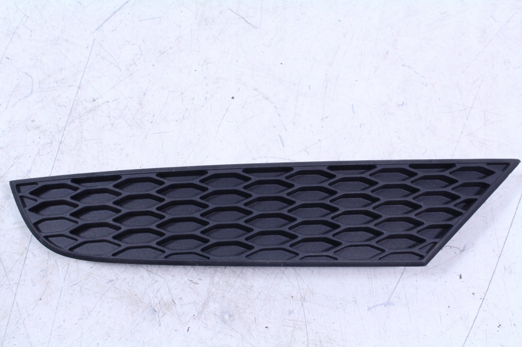 Купить Решётка заглушка бампера правая mercedes actros a9438851522