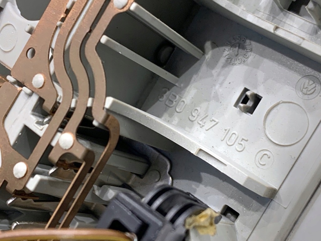 Лампа потолочная skoda fabia ii 3b0947105c хэтчбек 06-14 салона в Украине