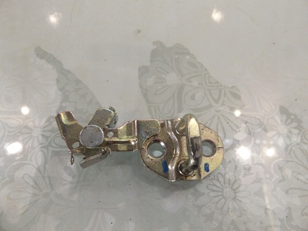 фото №1, Aveo t250 засувка кришки