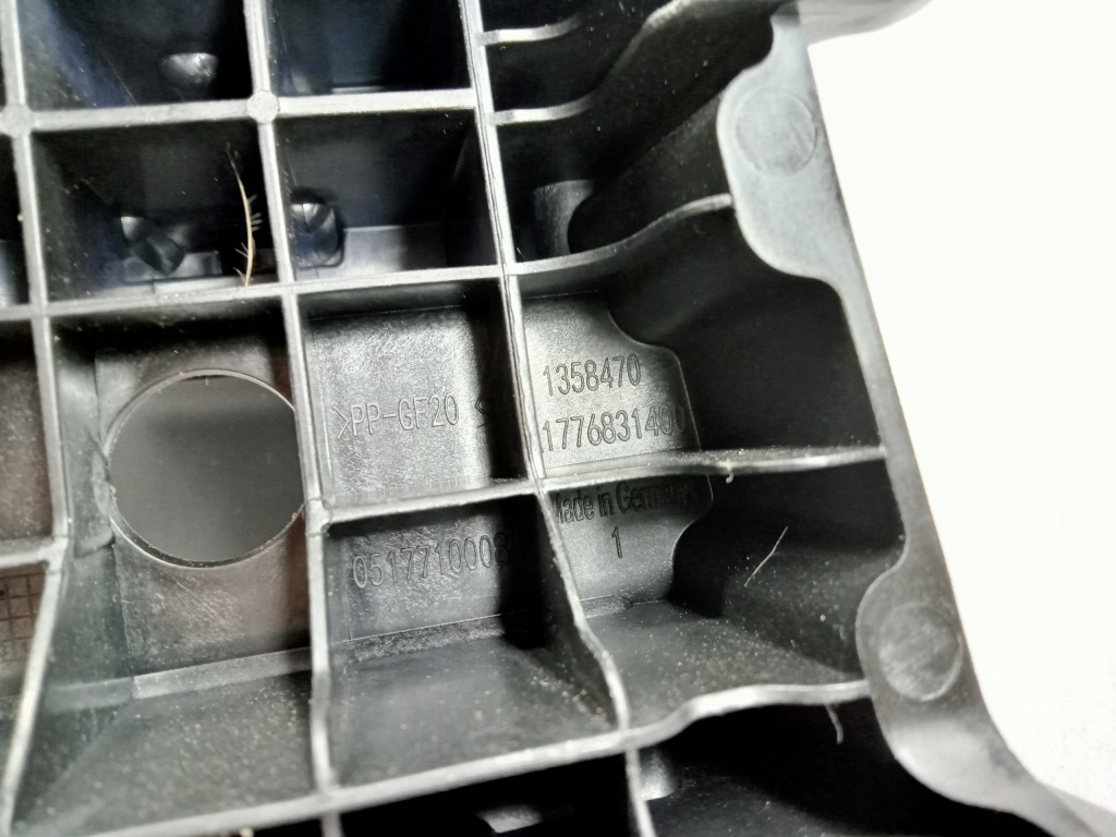 Mercedes a w177 19r 1.5d кронштейн ручка подлокотник a1776831400 оригинал . с Разборки