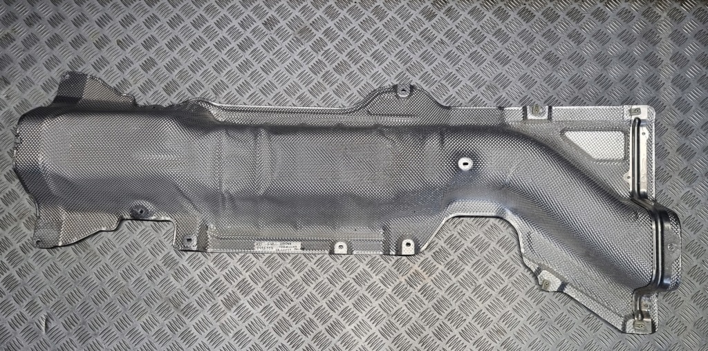 фото №1, Bmw f40 защита тепловая выхлоп 8496117