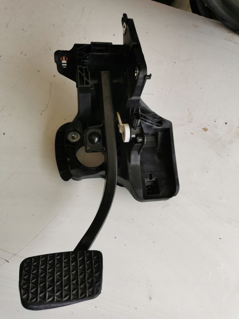 Купити Opel оригінальний номер 84187598