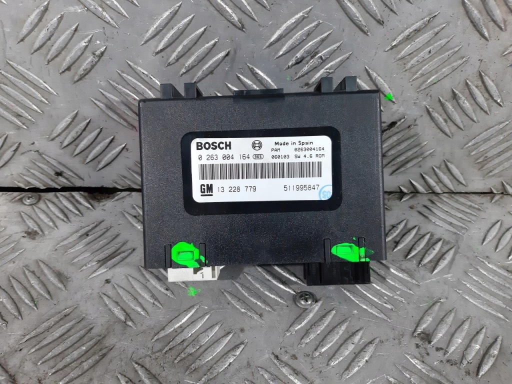 Купити Opel оригінальний номер 13228779