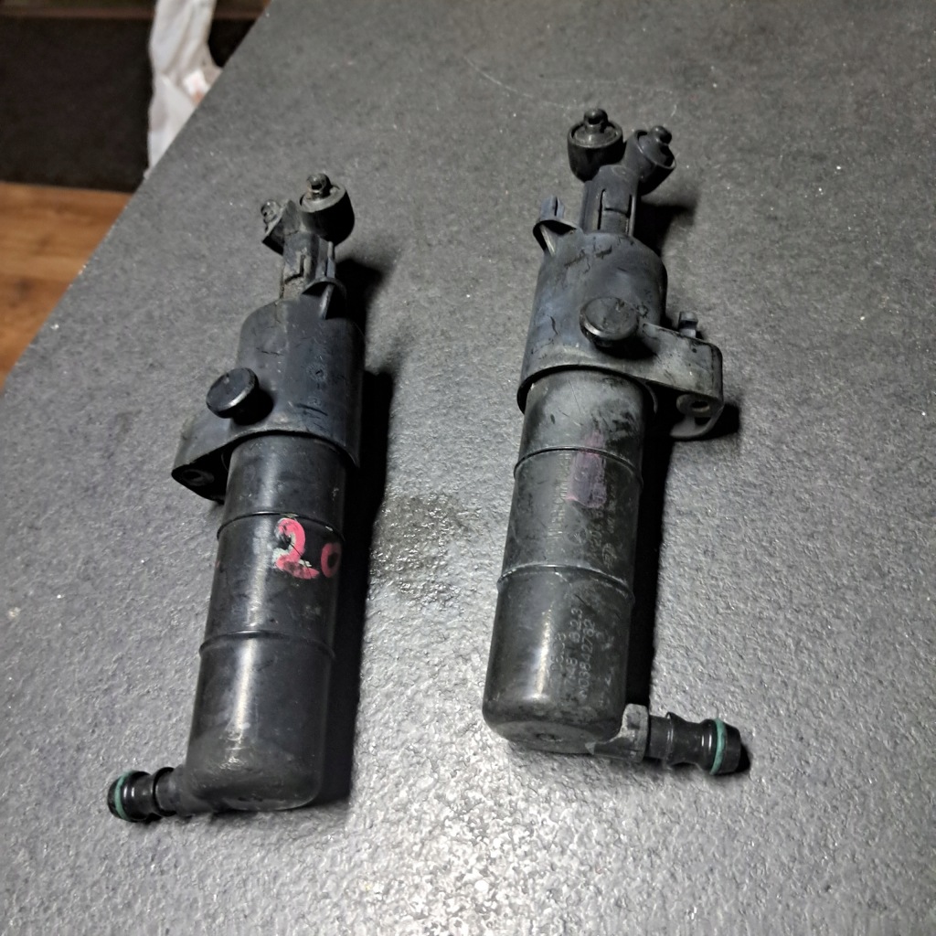 фото №1, Mercedes w204 омивач лампи sprysk лівий правий