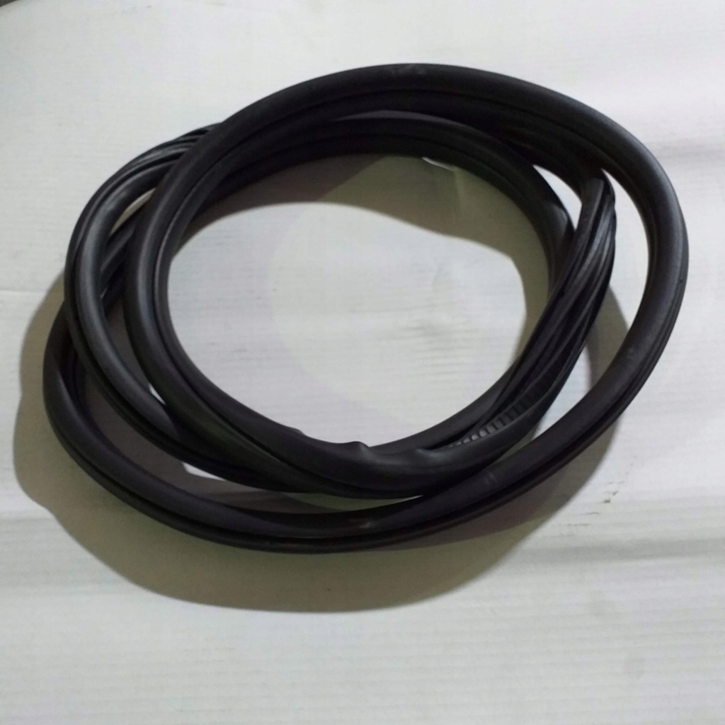 фото №1, Bmw x1 f48 резиновый элемент прокладка дверь левый задняя 7349665