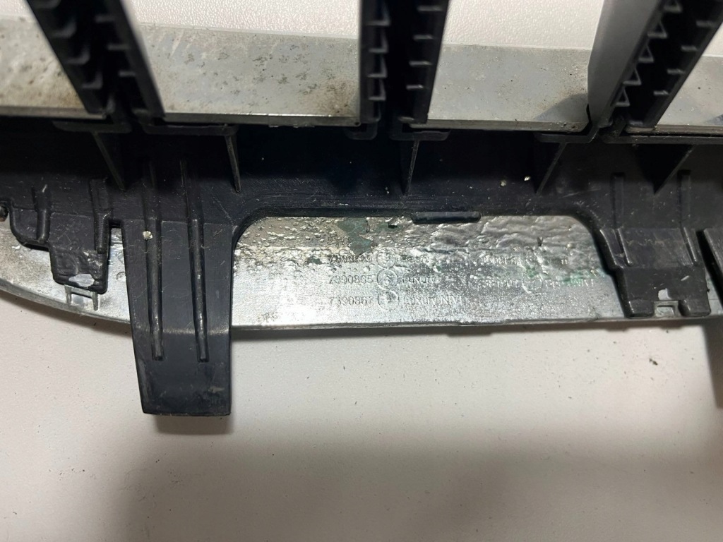 Решітка вентиляційна bmw 5 g30 g31 g38 7383520 в Україні