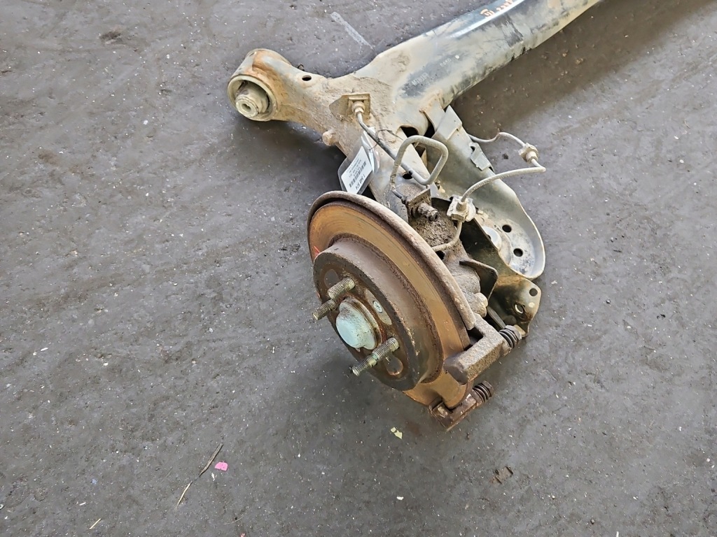 Задня балка вісь  задній гальмівні диски ступиця honda jazz 3 08- Оригінал