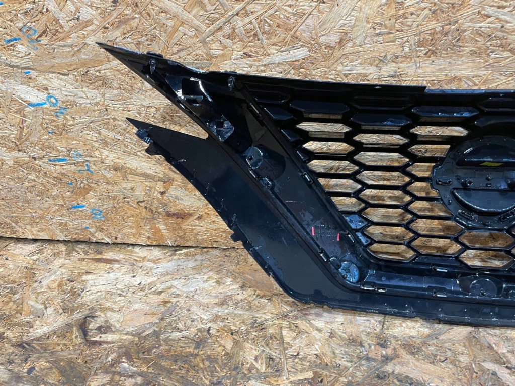 Nissan juke 2 2 f16 19- решётка  решётка радиатора решётка средняя бампера перед Киев