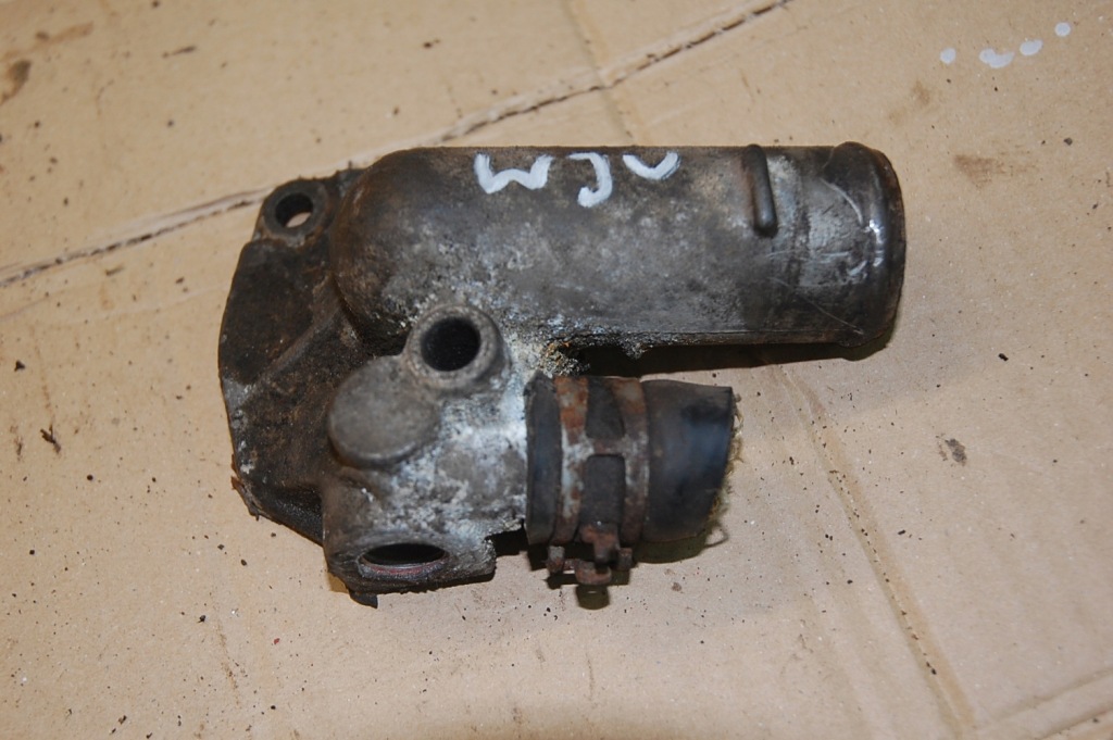 фото №1, Корпус термостата патрубок grand cherokee wj 4.0