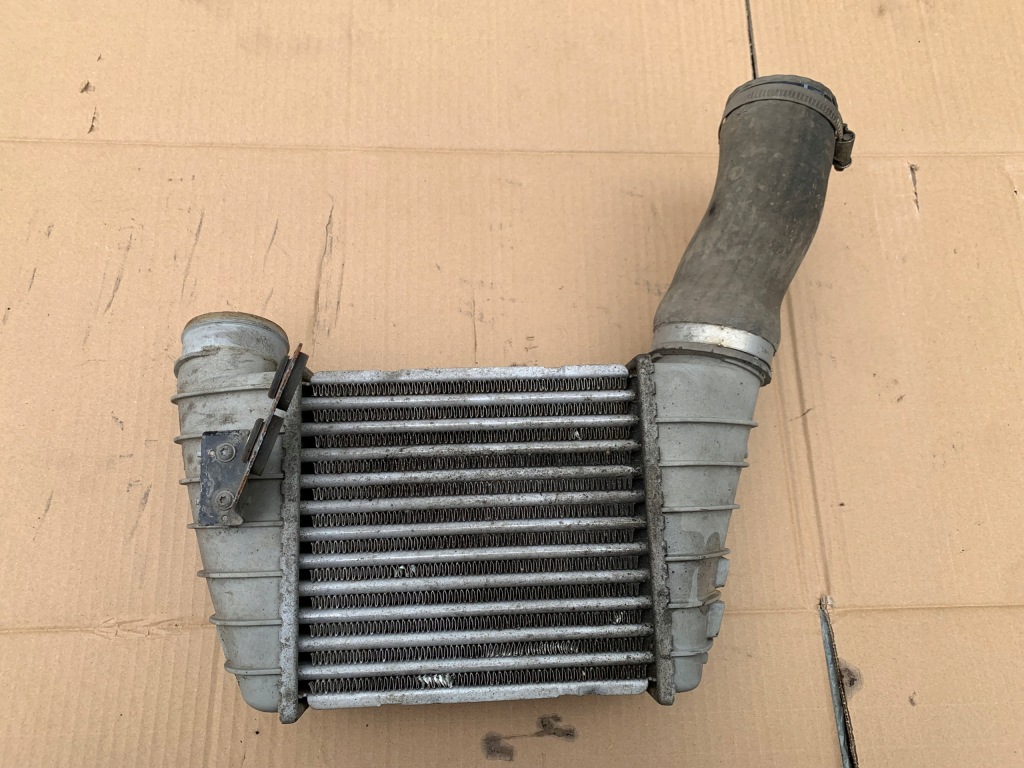 фото №1, Интеркулер левый audi s3 8l 8l9145805h оригинал исправный