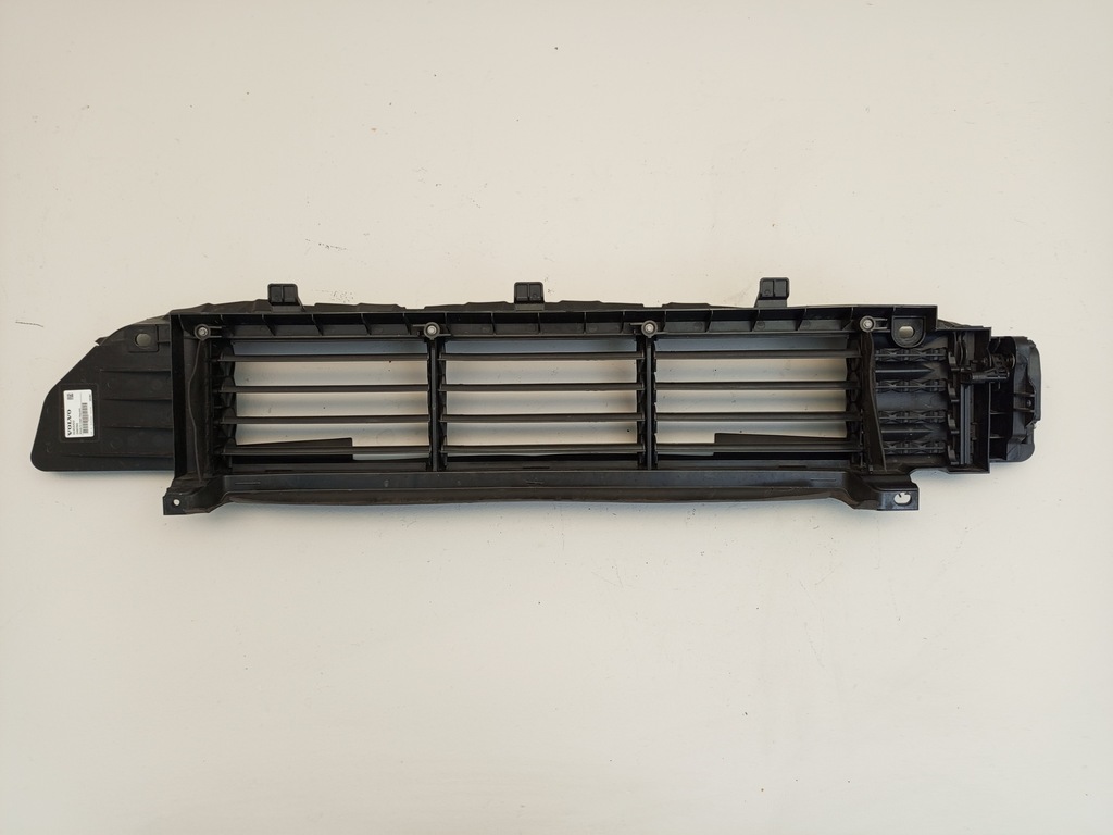 фото №10, Volvo xc40 2017- повітропровід впуск повітря жалюзі 31455422