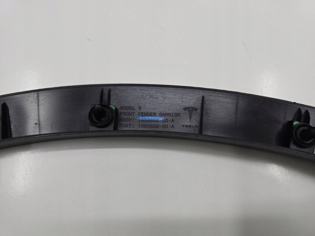 фото №11, Молдинг накладка крила tesla y20- права перед