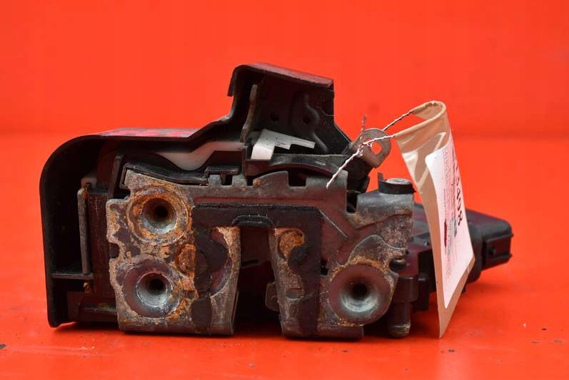 Замок двері правий перед передній eu 3m5a-r21812ak ford focus mk2 04-08 в Україні