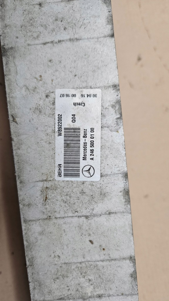 Радіатор інтеркулер mercedes cla b-k a2465008500 Ціна