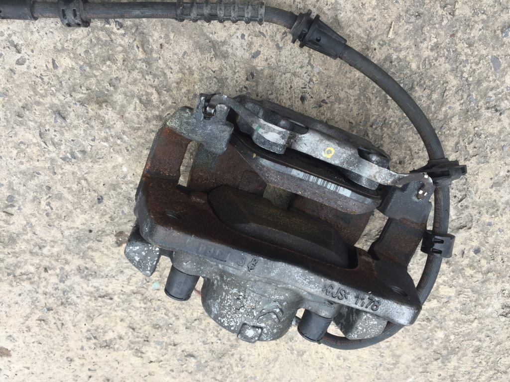 фото №3, Citroen c5 aircross суппорт тормоза левый перед