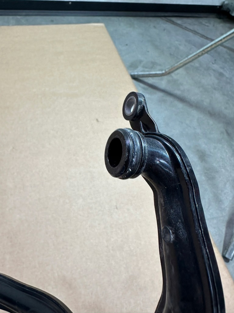 Шланг рідина охолоджуючий, трубка води mercedes eqa w243, h243 Недорого