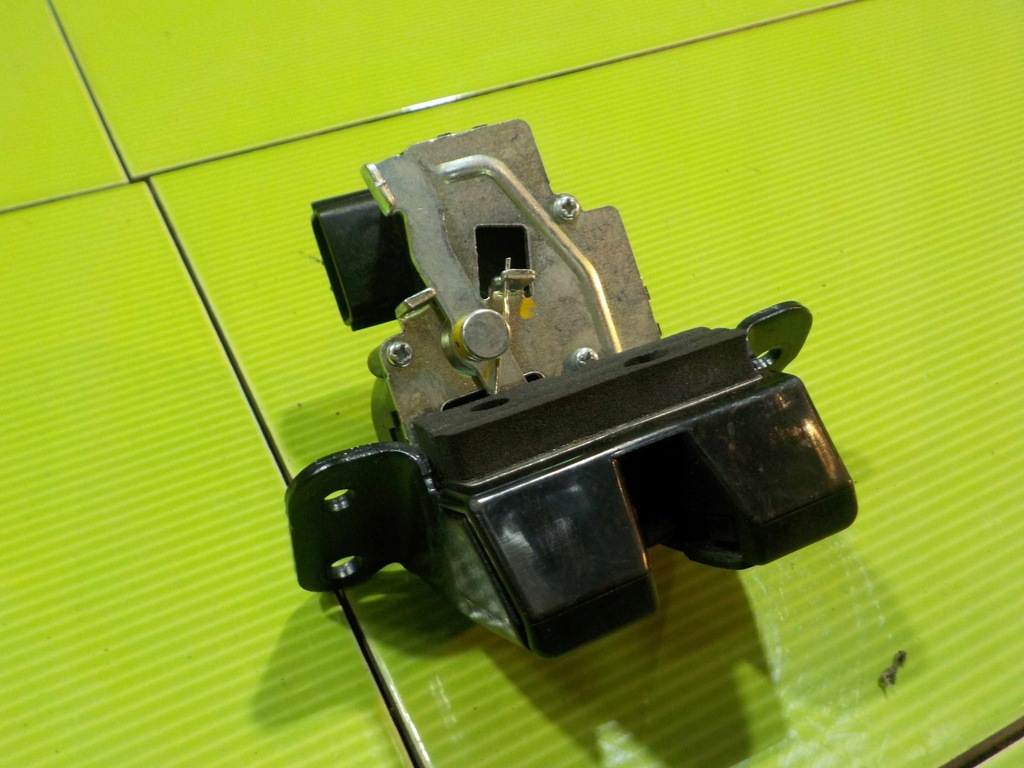 фото №4, Hyundai ix35 i 13r 5d замок крышки задняя 81230-2s000