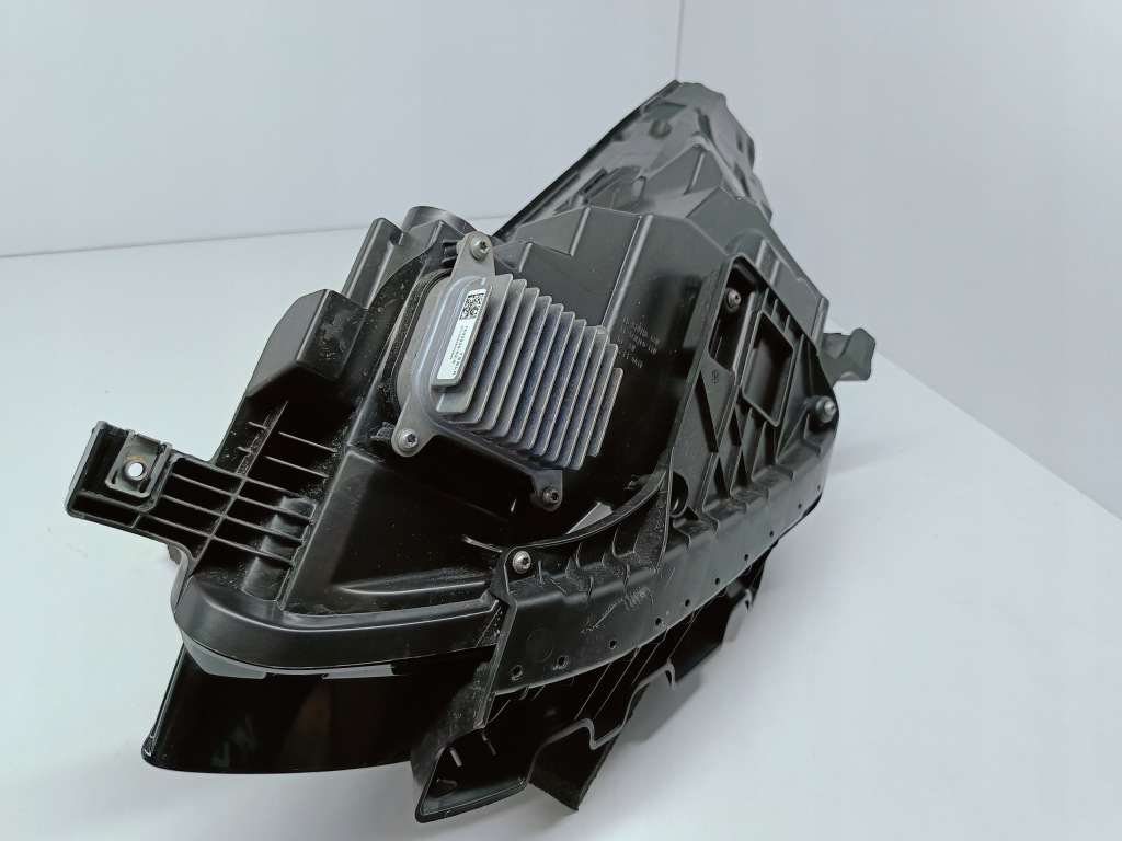 Tesla model 3 m3 рестайлинг  y my 20- фара правый  перед full led европа  1514953-00-d Оригинал