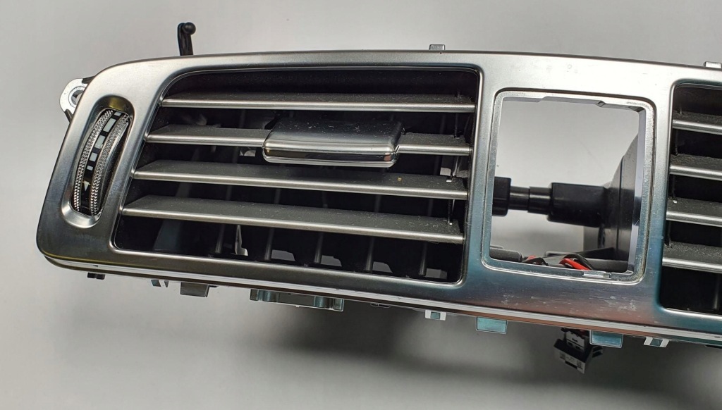 Решітка обдув середина mercedes cls w218 Доставка