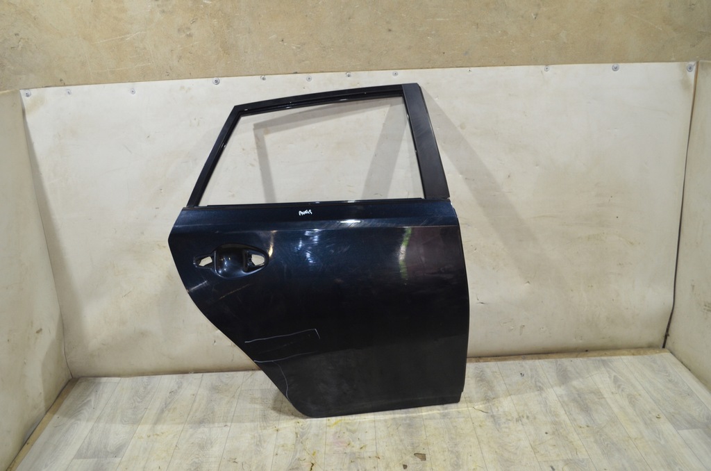 фото №1, Toyota auris 2013 - дверь правый задняя