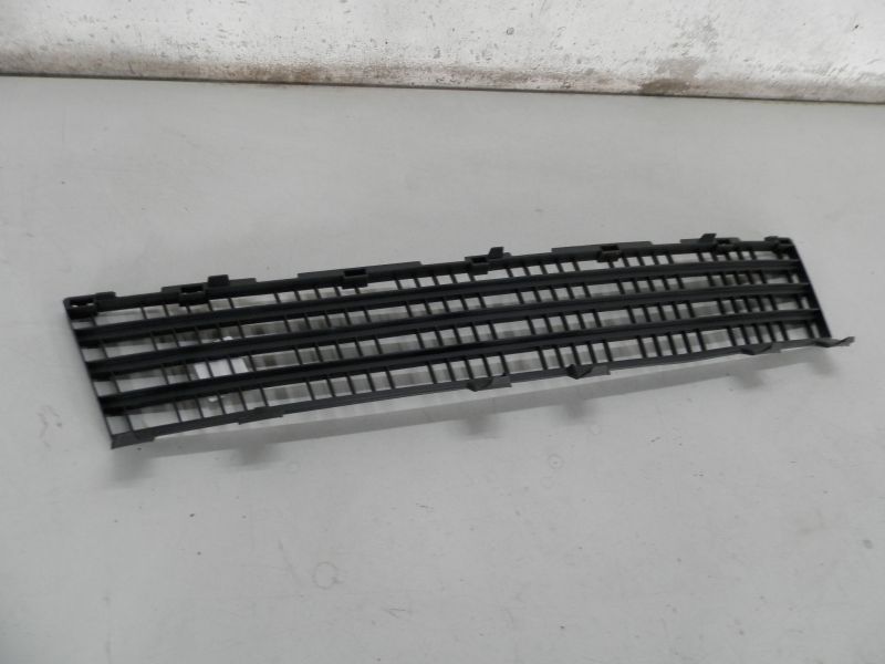 фото №1, Renault clio iii решётка радиатора заглушка бампера 7701072018