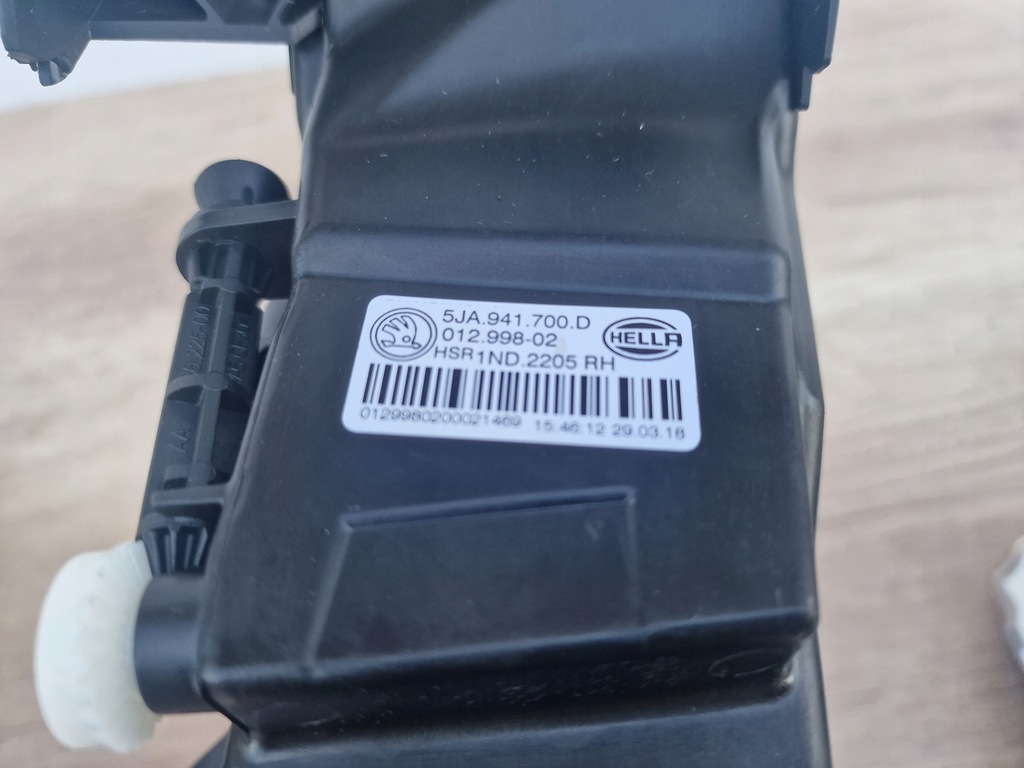 фото №3, Skoda rapid po рестайлинг 17-21 rok правый противотуманная фара 5ja